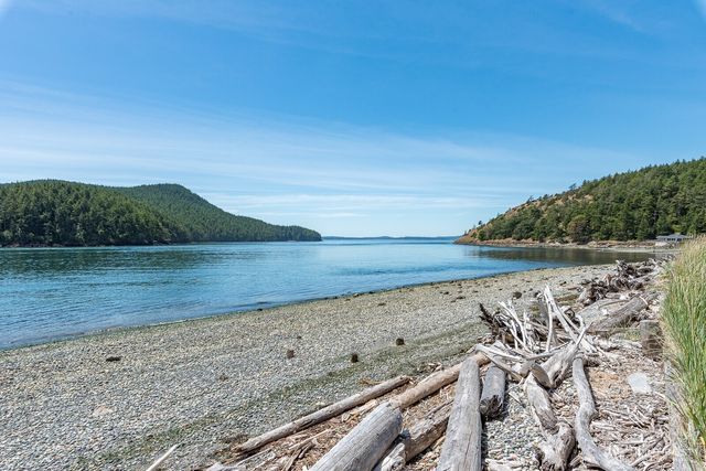 2207 Skyline Way, Anacortes, WA 98221