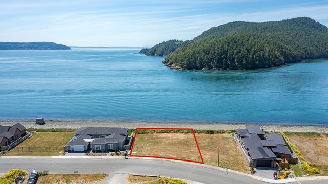 2207 Skyline Way, Anacortes, WA 98221