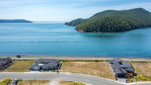 2207 Skyline Way, Anacortes, WA 98221