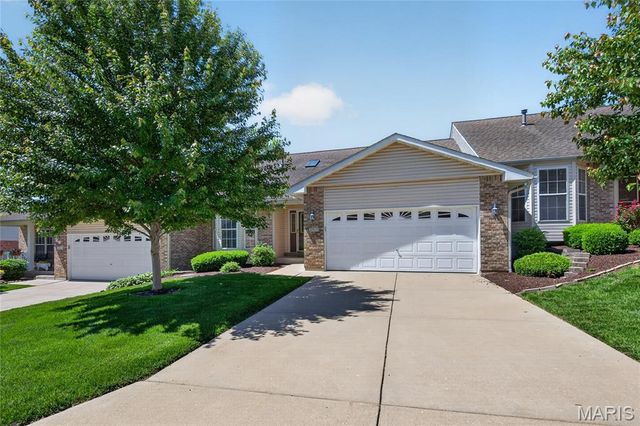 2917 Mac Arthur Drive 30, St Charles, MO 63301