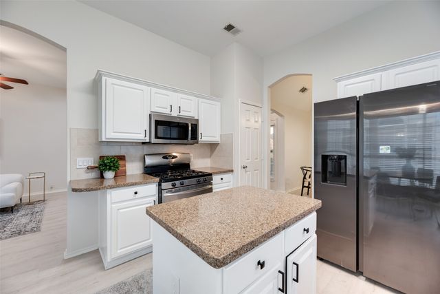 336 Touchdown Drive, Irving, TX 75063