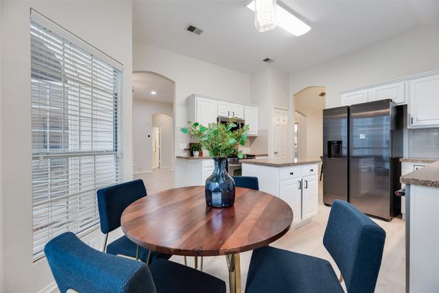 336 Touchdown Drive, Irving, TX 75063