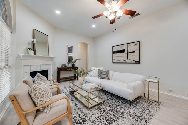 336 Touchdown Drive, Irving, TX 75063