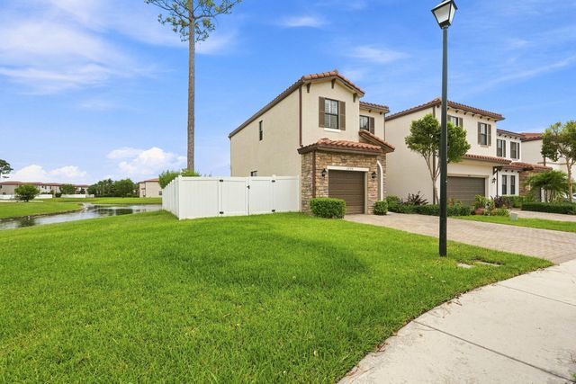 3000 KING PALM Way, Riviera Beach, FL 33410