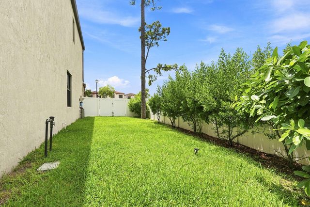 3000 KING PALM Way, Riviera Beach, FL 33410