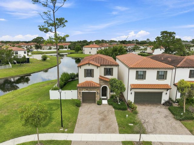 3000 KING PALM Way, Riviera Beach, FL 33410