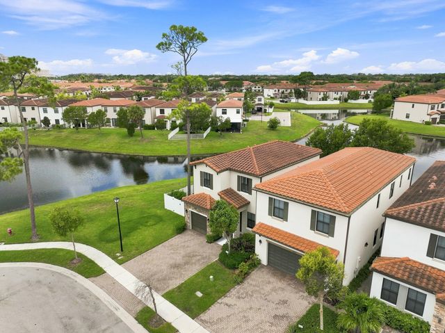 3000 KING PALM Way, Riviera Beach, FL 33410