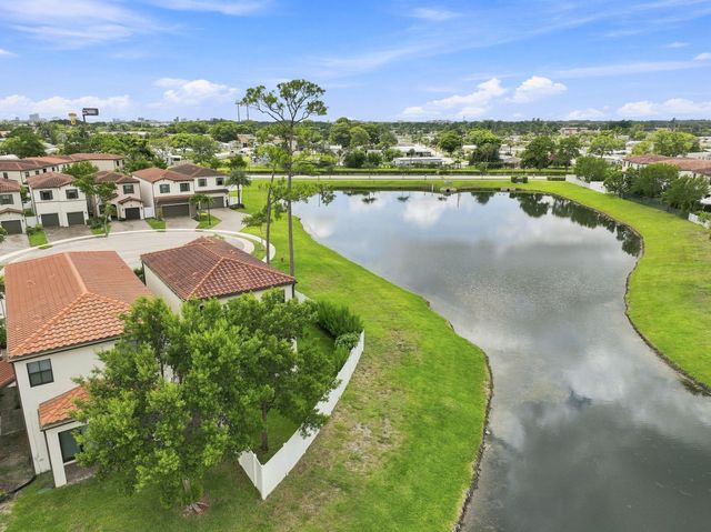 3000 KING PALM Way, Riviera Beach, FL 33410
