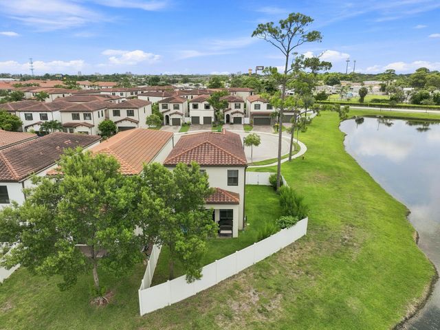 3000 KING PALM Way, Riviera Beach, FL 33410