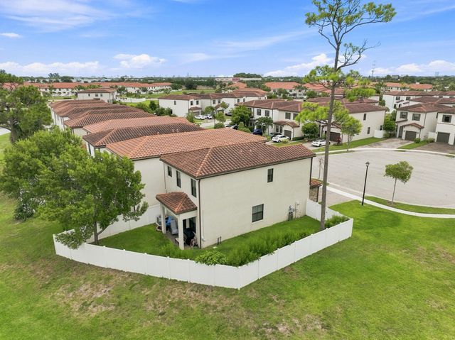 3000 KING PALM Way, Riviera Beach, FL 33410
