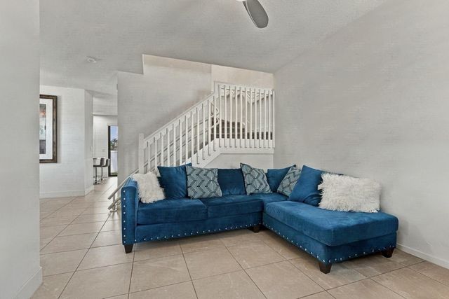 3000 KING PALM Way, Riviera Beach, FL 33410