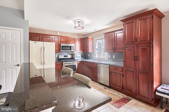 1018 BOWMAN ST, Reading, PA 19605