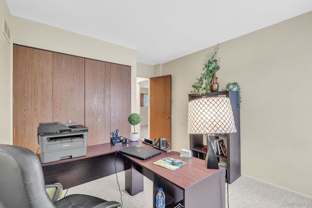 3170 Woods Circle, Detroit, MI 48207