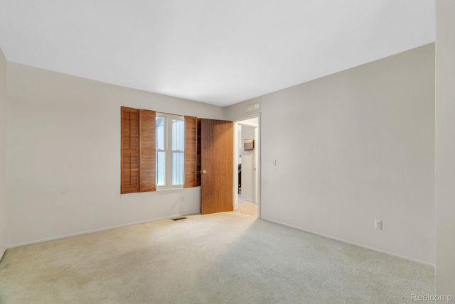 3170 Woods Circle, Detroit, MI 48207