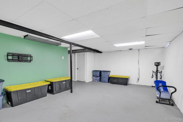 3170 Woods Circle, Detroit, MI 48207