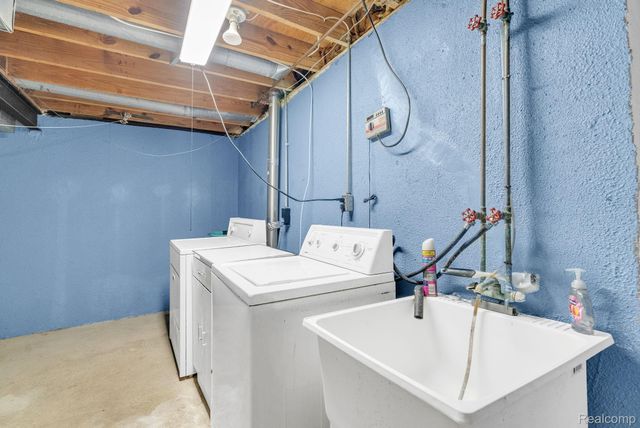 3170 Woods Circle, Detroit, MI 48207