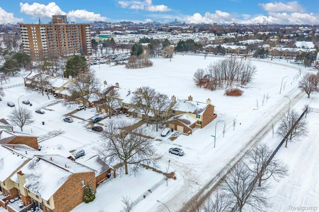 3170 Woods Circle, Detroit, MI 48207