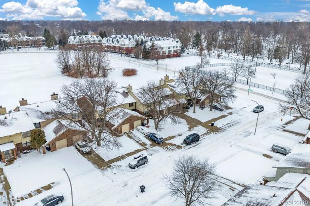 3170 Woods Circle, Detroit, MI 48207