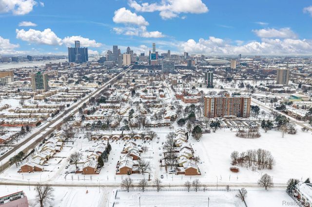 3170 Woods Circle, Detroit, MI 48207