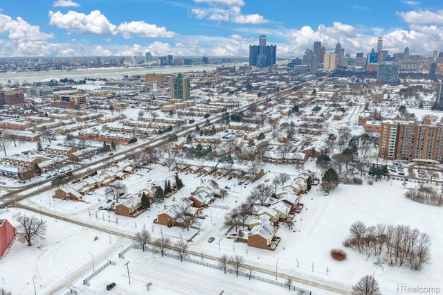 3170 Woods Circle, Detroit, MI 48207