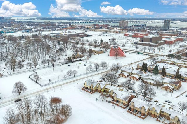 3170 Woods Circle, Detroit, MI 48207