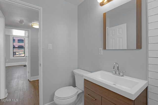 404 W OVERLAND Avenue B, El Paso, TX 79901