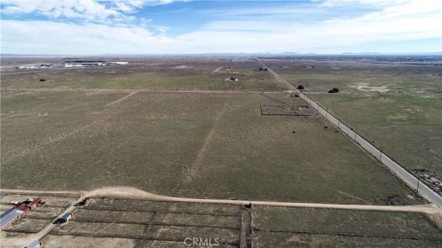 3 W H, Lancaster, CA 93536