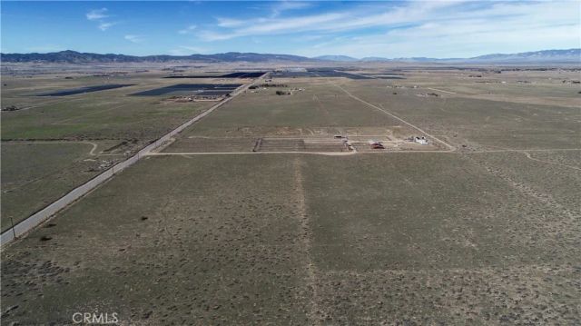 3 W H, Lancaster, CA 93536