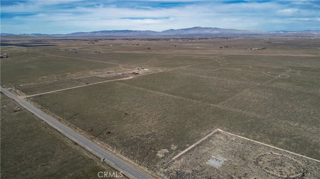 3 W H, Lancaster, CA 93536