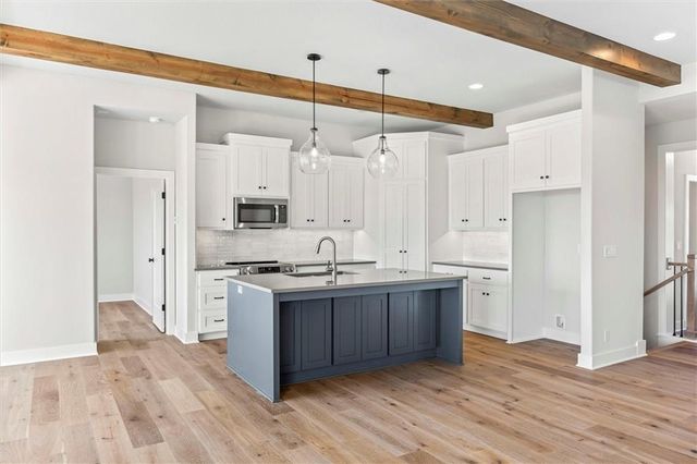 18508 Pawnee Lane, Overland Park, KS 66085