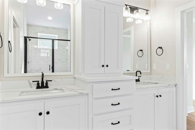 18508 Pawnee Lane, Overland Park, KS 66085