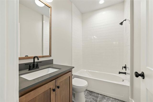 18508 Pawnee Lane, Overland Park, KS 66085