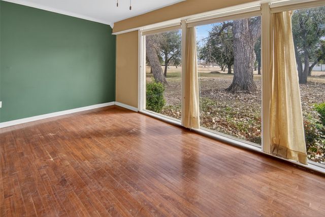 135 Lakeview Drive, Runaway Bay, TX 76426