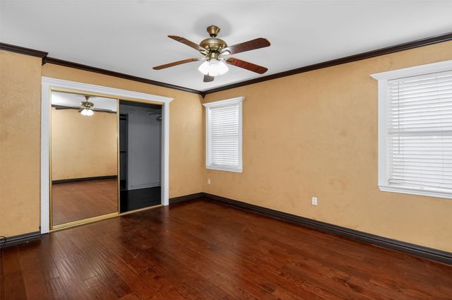 135 Lakeview Drive, Runaway Bay, TX 76426