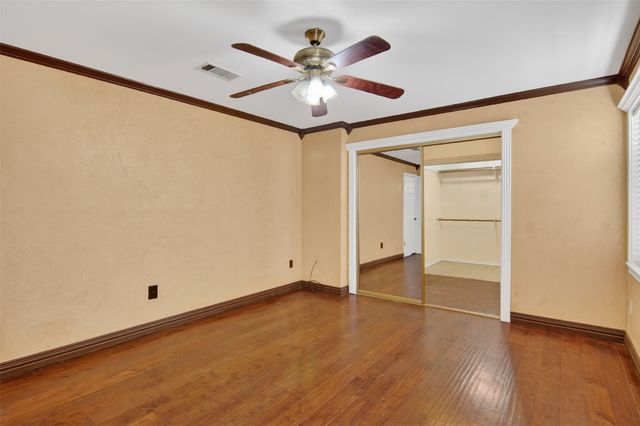 135 Lakeview Drive, Runaway Bay, TX 76426