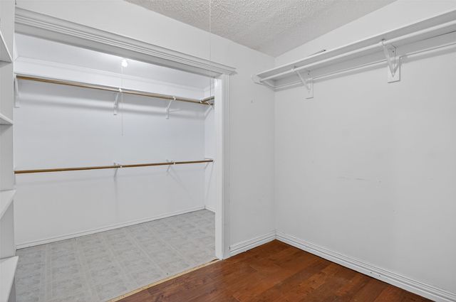 135 Lakeview Drive, Runaway Bay, TX 76426