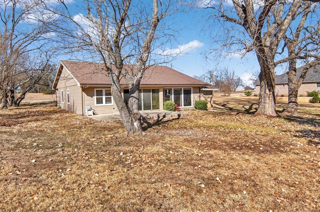 135 Lakeview Drive, Runaway Bay, TX 76426