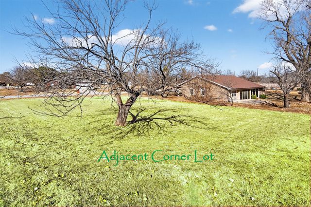 135 Lakeview Drive, Runaway Bay, TX 76426