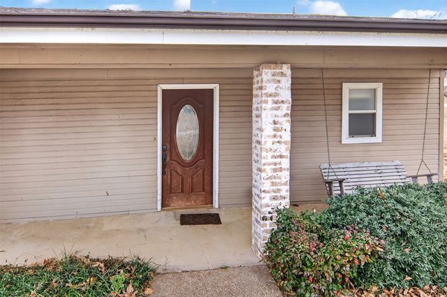 135 Lakeview Drive, Runaway Bay, TX 76426