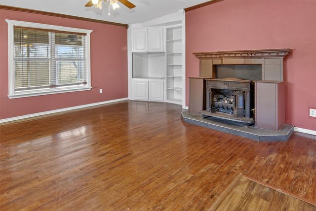 135 Lakeview Drive, Runaway Bay, TX 76426