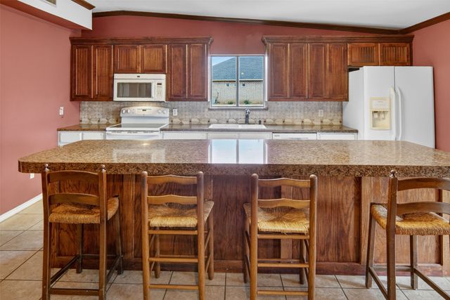 135 Lakeview Drive, Runaway Bay, TX 76426