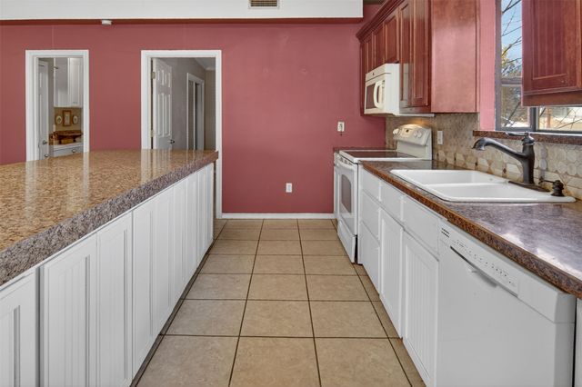 135 Lakeview Drive, Runaway Bay, TX 76426