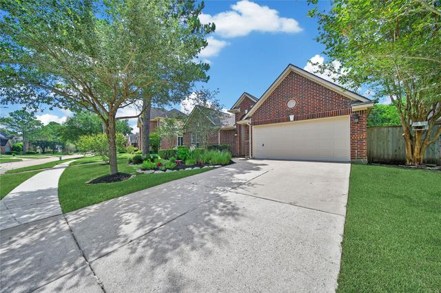 6710 High Knoll Drive, Sugar Land, TX 77479