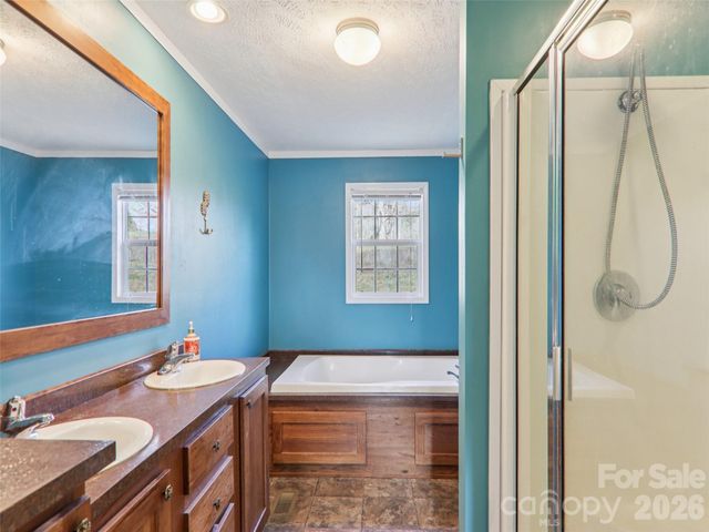 3195 N Clear Creek Road, Hendersonville, NC 28792