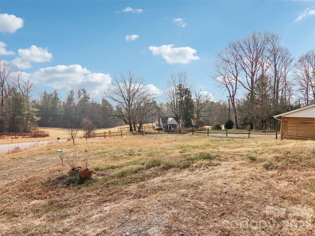 3195 N Clear Creek Road, Hendersonville, NC 28792