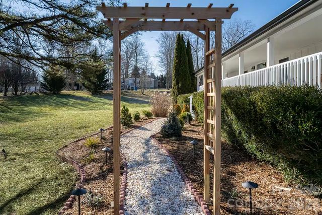 2 Shady Oak Lane, Arden, NC 28704