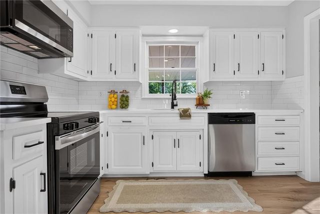 10610 W 170th Terrace, Overland Park, KS 66221