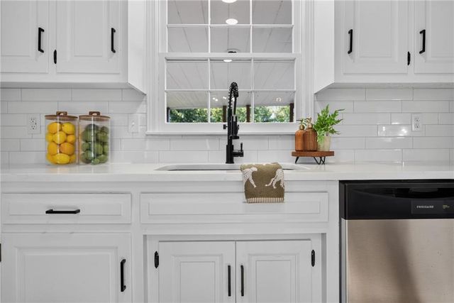 10610 W 170th Terrace, Overland Park, KS 66221