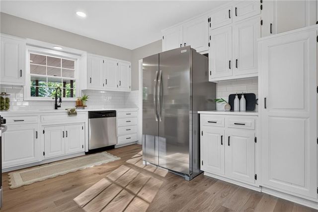 10610 W 170th Terrace, Overland Park, KS 66221