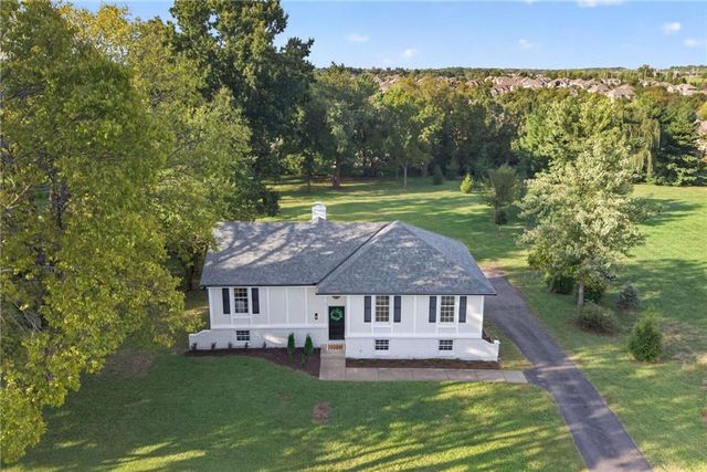 10610 W 170th Terrace, Overland Park, KS 66221